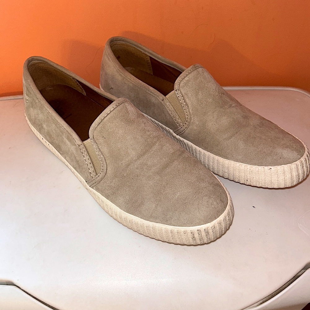 Frye Melanie slip on in EUC size 8
